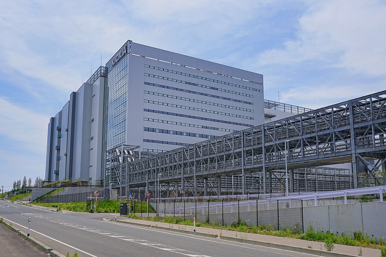キオクシア岩手県北上工場の外観
